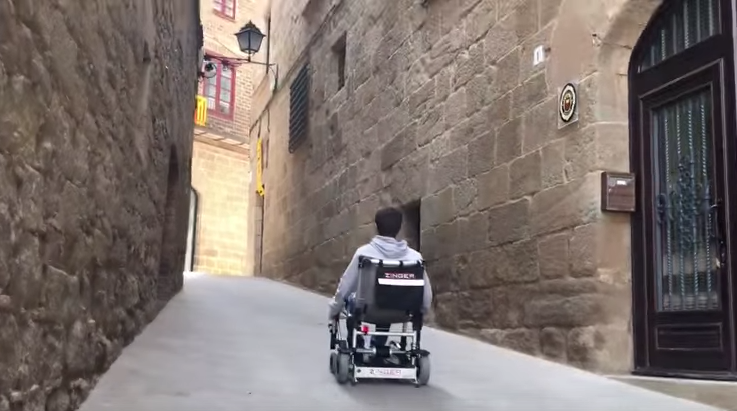 Viajar con la silla de ruedas electrica Zinger es muy práctico